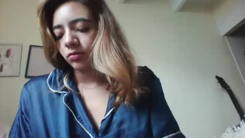 Snapshot of majo_gomezz chatting on September 20, 3:02 pm majo_gomezz online show from September 20, 3:02 pm