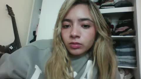 Snapshot of majo_gomezz chatting on November 2, 12:02 am majo_gomezz online show from November 2, 12:02 am
