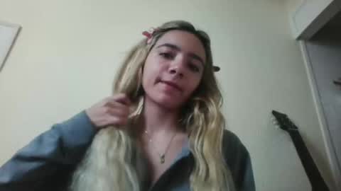 Snapshot of majo_gomezz chatting on November 6, 5:47 pm majo_gomezz online show from November 6, 5:47 pm