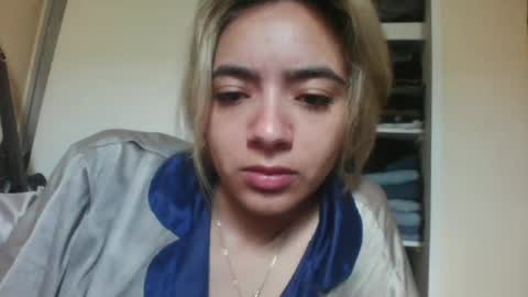 Snapshot of majo_gomezz chatting on November 8, 6:18 pm majo_gomezz online show from November 8, 6:18 pm