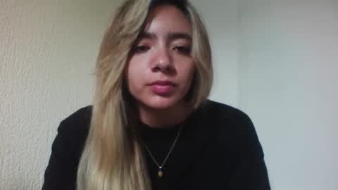 Snapshot of majo_gomezz chatting on December 2, 4:24 pm majo_gomezz online show from December 2, 4:24 pm
