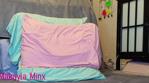 Makayla online show from December 8, 4:25 am