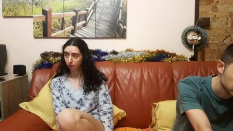 Snapshot of make_me_feel chatting on December 14, 3:58 pm Lena Ian online show from December 14, 3:58 pm