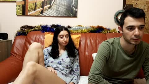 Snapshot of make_me_feel chatting on December 29, 9:20 pm Lena Ian online show from December 29, 9:20 pm