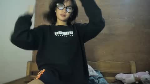 Snapshot of makelovewithzy chatting on March 12, 3:51 pm Ling and John online show from March 12, 3:51 pm