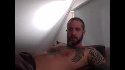 Snapshot of makeyoushakeattheknees chatting on February 17, 12:21 am Marvin Straighish online show from February 17, 12:21 am