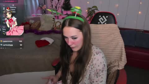 Snapshot of makima_lee chatting on December 25, 7:45 pm Makima online show from December 25, 7:45 pm