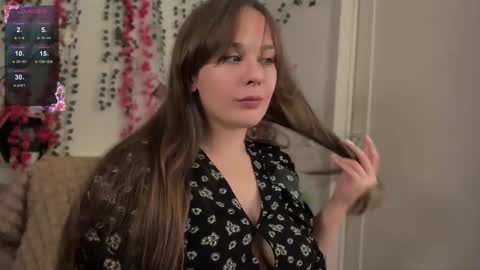 Snapshot of makima_lee chatting on October 16, 8:32 pm Makima online show from October 16, 8:32 pm