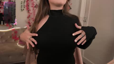 Snapshot of makima_lee chatting on October 23, 6:23 am Makima online show from October 23, 6:23 am