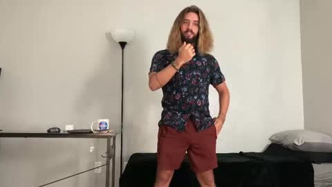 Snapshot of makingmoans chatting on November 15, 3:52 pm Mack Makingmoans Twitter online show from November 15, 3:52 pm