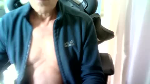 makis8989 online show from December 4, 9:40 am