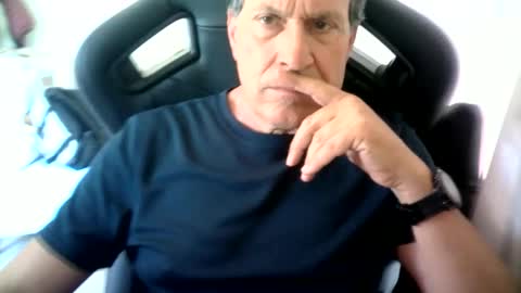 Snapshot of makis8989 chatting on June 3, 7:44 am makis8989 online show from June 3, 7:44 am