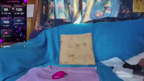 Snapshot of mal_meow chatting on July 20, 11:23 am Mal Dee online show from July 20, 11:23 am