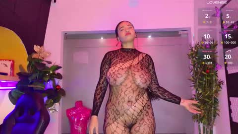   online show from December 3, 12:58 pm