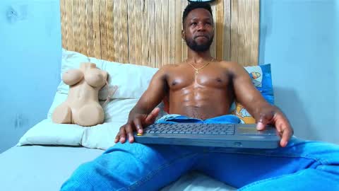 Snapshot of malcompierce chatting on September 24, 4:05 am Malcom online show from September 24, 4:05 am