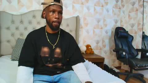 Snapshot of malcompierce chatting on September 30, 2:27 am Malcom online show from September 30, 2:27 am