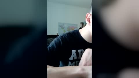 Snapshot of male20y chatting on June 25, 12:53 pm male20y online show from June 25, 12:53 pm