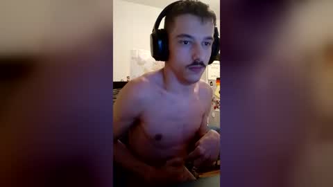Snapshot of male20y chatting on July 30, 1:37 am male20y online show from July 30, 1:37 am