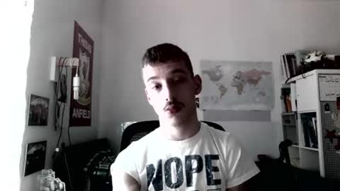 Snapshot of male20y chatting on August 3, 9:15 am male20y online show from August 3, 9:15 am