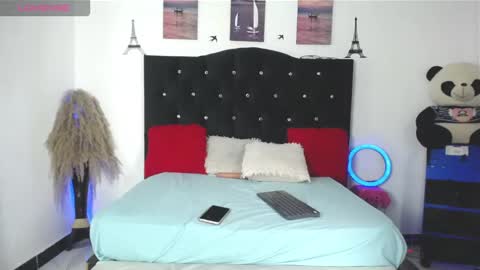 Snapshot of maleja_22_ chatting on November 27, 3:19 am Maleja online show from November 27, 3:19 am