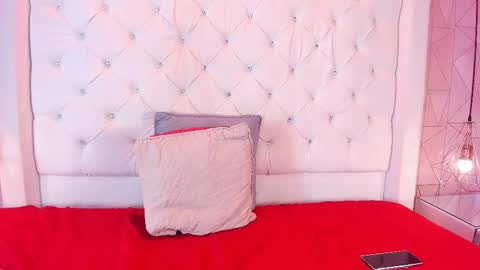 Snapshot of malikasoleil chatting on February 24, 5:49 am Malika soleil online show from February 24, 5:49 am