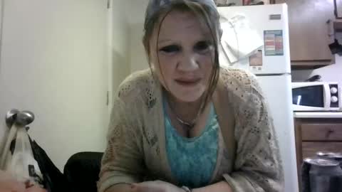 Snapshot of malinda702 chatting on March 4, 7:01 pm malinda702 online show from March 4, 7:01 pm