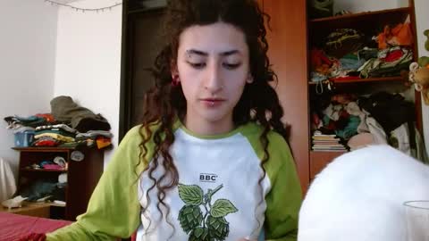 Snapshot of malitamuymal22 chatting on December 2, 9:54 pm Malita online show from December 2, 9:54 pm