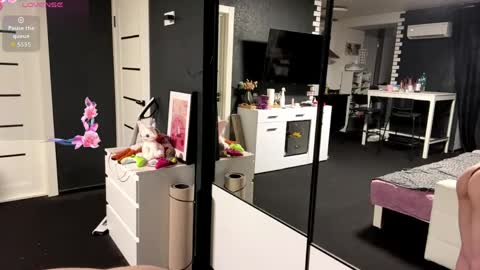 Nicole online show from April 17, 7:17 pm