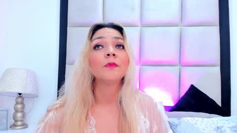 Snapshot of malorysweet chatting on December 29, 12:23 pm MalorySweet online show from December 29, 12:23 pm