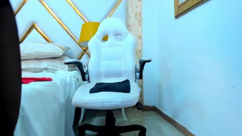 Snapshot of malorysweet chatting on February 3, 11:53 am MalorySweet online show from February 3, 11:53 am