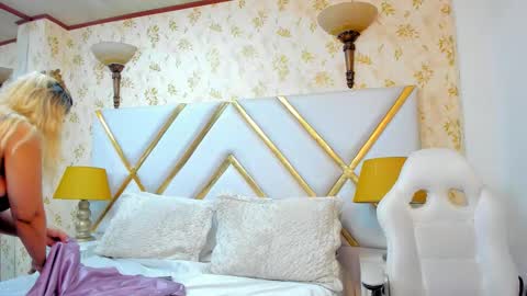 Snapshot of malorysweet chatting on October 13, 1:11 pm MalorySweet online show from October 13, 1:11 pm