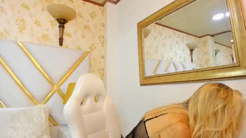 Snapshot of malorysweet chatting on October 15, 11:43 am MalorySweet online show from October 15, 11:43 am