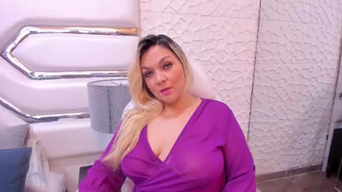 Snapshot of malorysweet chatting on October 28, 1:03 pm MalorySweet online show from October 28, 1:03 pm