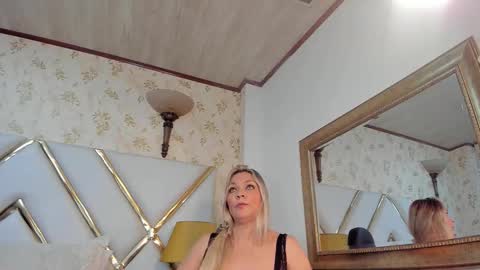 Snapshot of malorysweet chatting on February 17, 11:50 am MalorySweet online show from February 17, 11:50 am