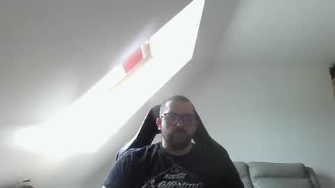 breton online show from May 8, 11:37 am