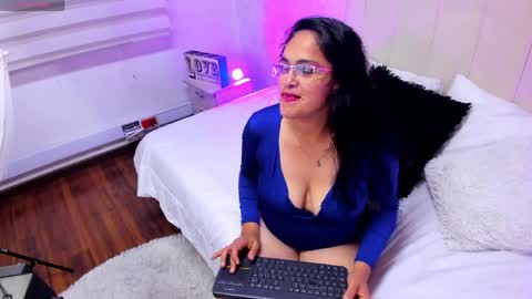 Milu online show from April 11, 3:44 am