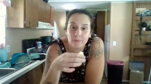 Elizabeth online show from July 3, 9:10 pm