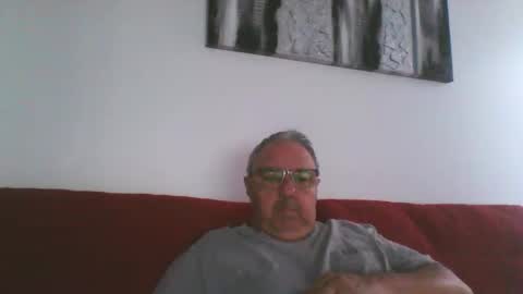 Snapshot of mambow99 chatting on May 17, 4:25 pm OLDMANFREE online show from May 17, 4:25 pm