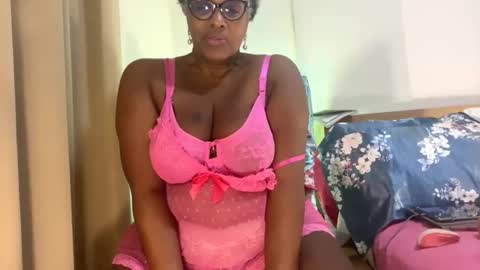 Snapshot of mamigilf66 chatting on December 14, 1:00 am mamigilf66 online show from December 14, 1:00 am