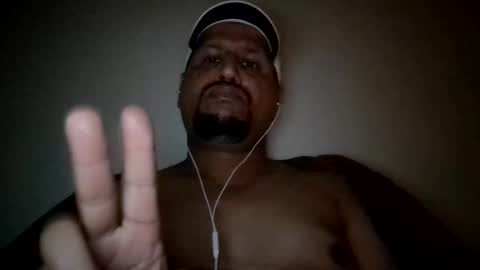 Snapshot of man_new chatting on February 6, 12:22 am Man new online show from February 6, 12:22 am