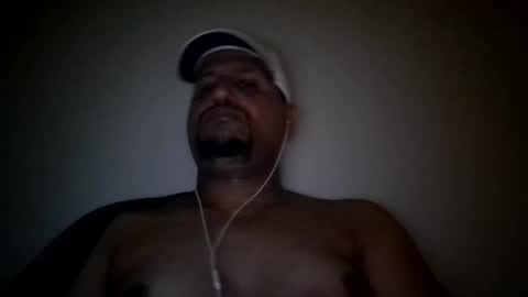 Snapshot of man_new chatting on March 8, 1:39 am Man new online show from March 8, 1:39 am