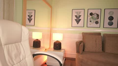 Mandy Collins online show from April 9, 11:37 am