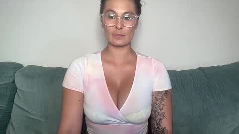 Snapshot of mandyrheaa chatting on November 4, 2:10 am Mandy online show from November 4, 2:10 am