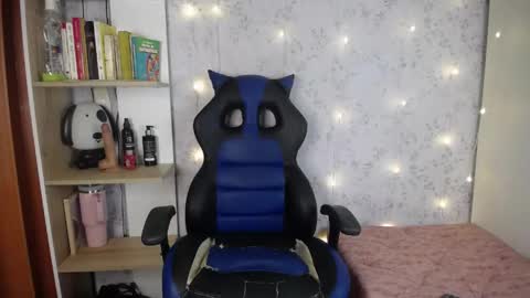 manelyke online show from April 23, 12:15 pm