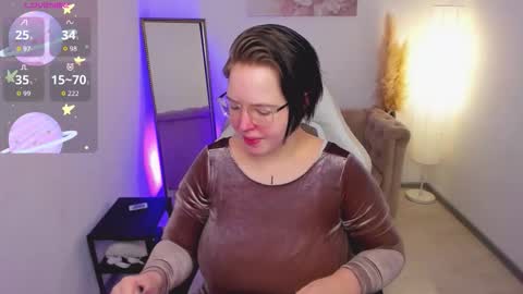 manic_pixie_ online show from March 22, 3:59 pm