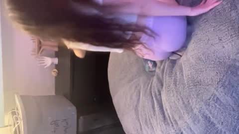 manicpixiedreamfrog online show from February 3, 6:16 am