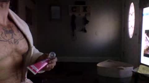 Snapshot of manmuscles3 chatting on December 5, 8:44 pm manmuscles3 online show from December 5, 8:44 pm