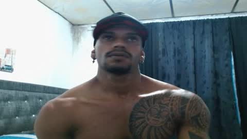 Snapshot of manolofitt chatting on December 4, 11:46 pm Manolo online show from December 4, 11:46 pm