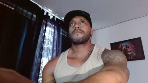 Snapshot of manolofitt chatting on June 21, 5:48 pm Manolo online show from June 21, 5:48 pm