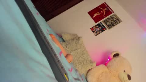 Snapshot of mantis_wine chatting on February 19, 1:29 am MARY online show from February 19, 1:29 am